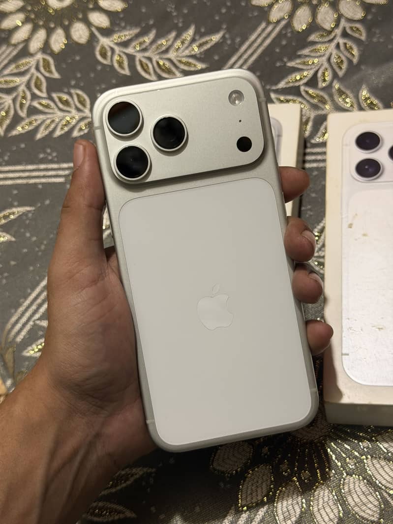 Iphone 17 pro max 3