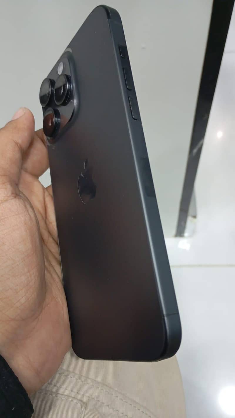 Apple iPhone 15 Pro Max 1
