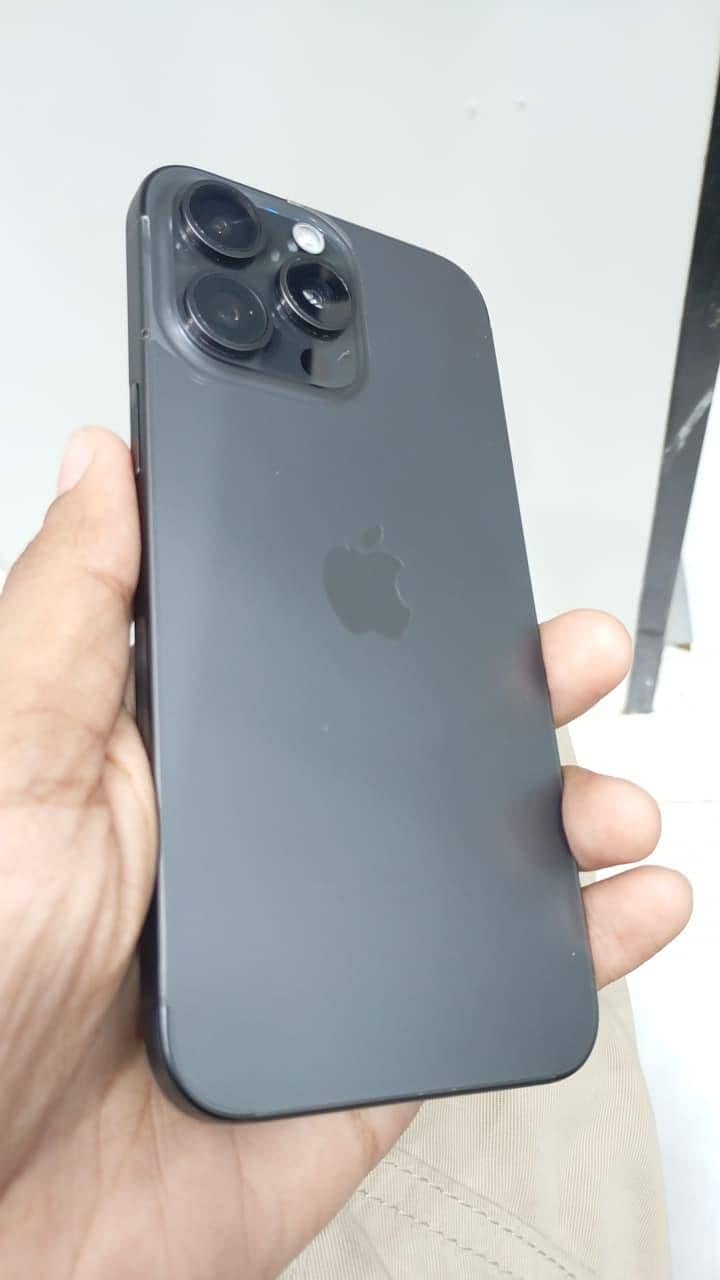 Apple iPhone 15 Pro Max 2