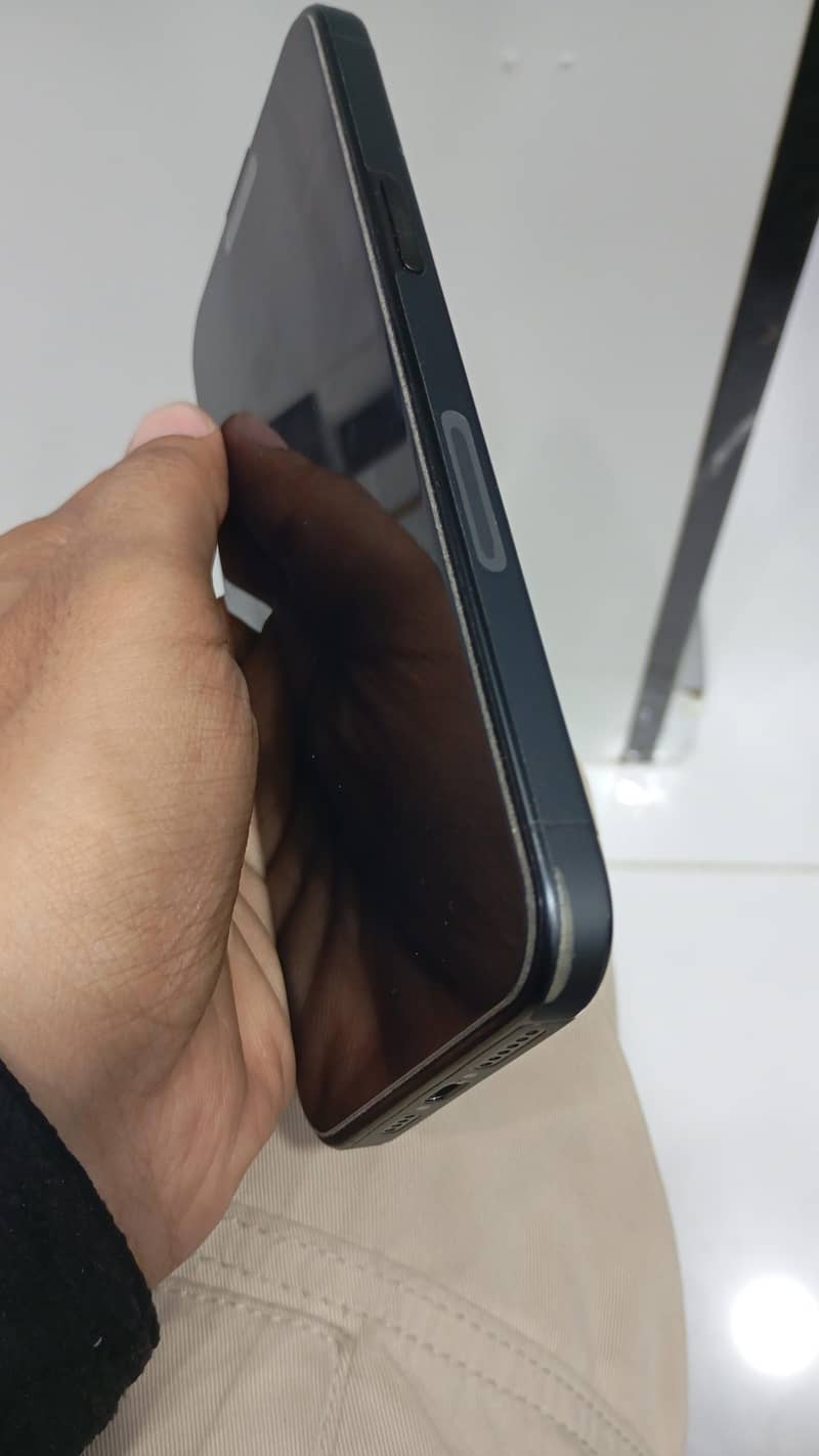 Apple iPhone 15 Pro Max 4