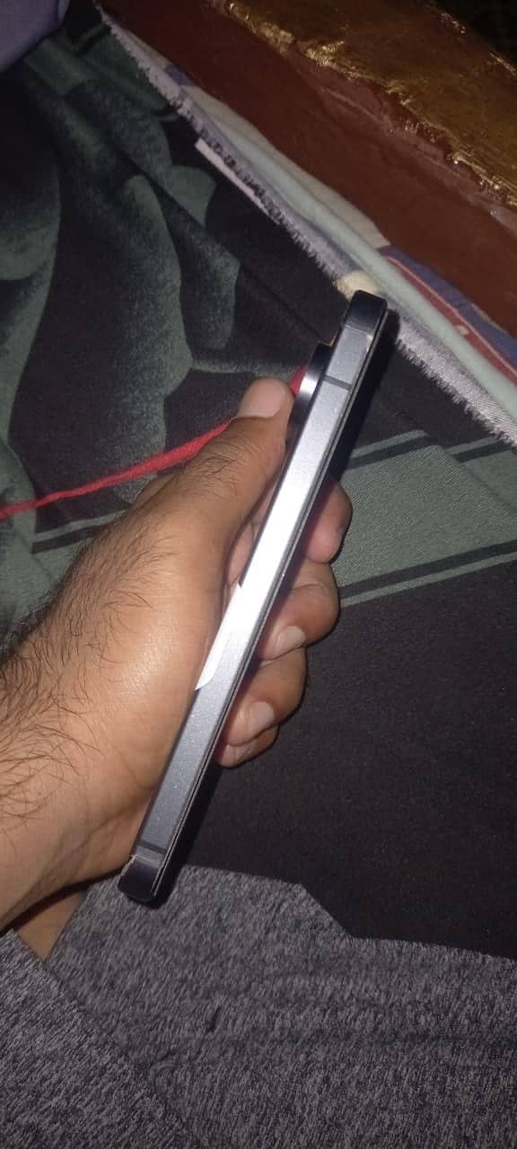 Google Pixel 9 4