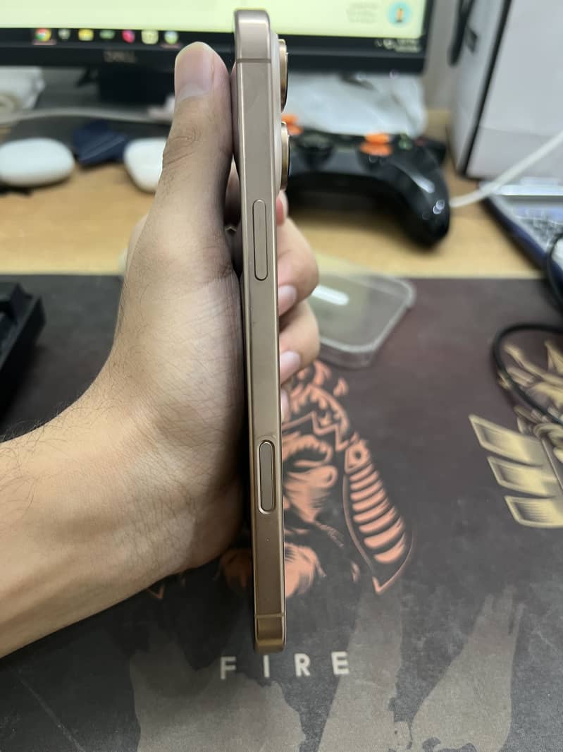 Apple iPhone 16 Pro Max 4