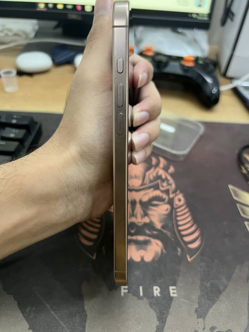 Apple iPhone 16 Pro Max 5