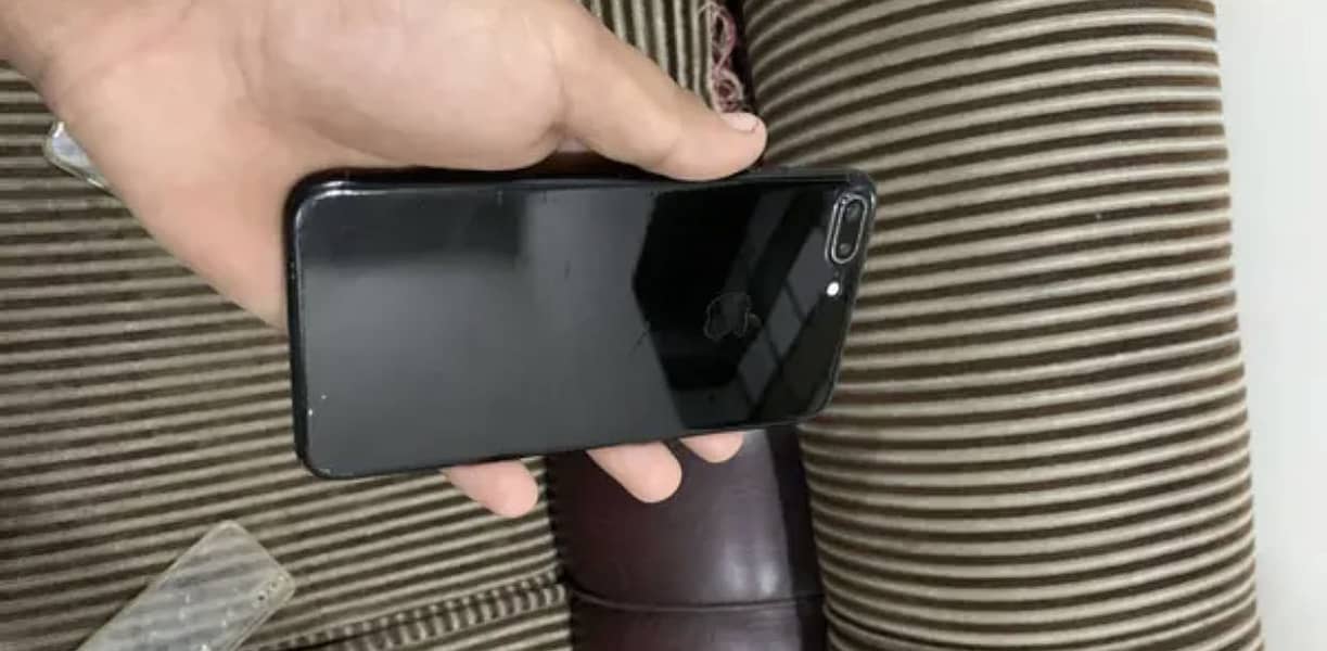 Apple iPhone 7 Plus 1