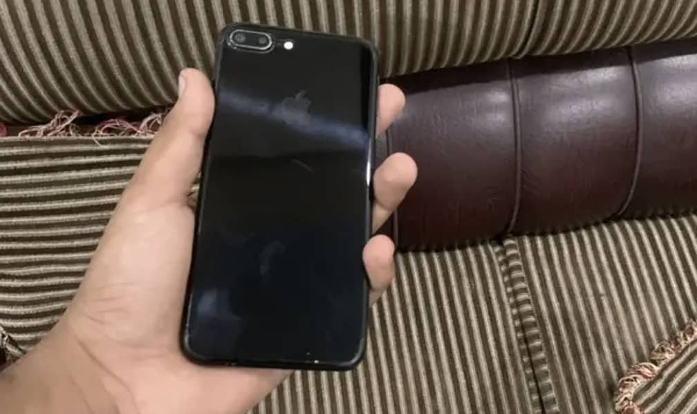 Apple iPhone 7 Plus 6