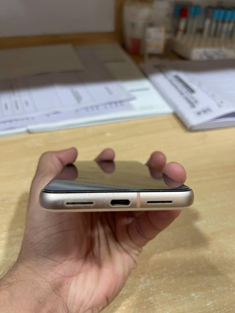 Google Pixel 8 6