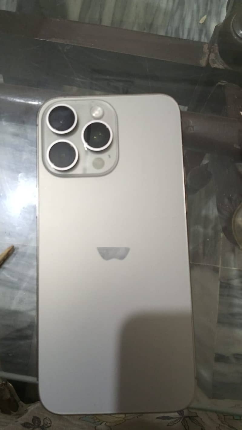 Apple iPhone 15 Pro Max 1