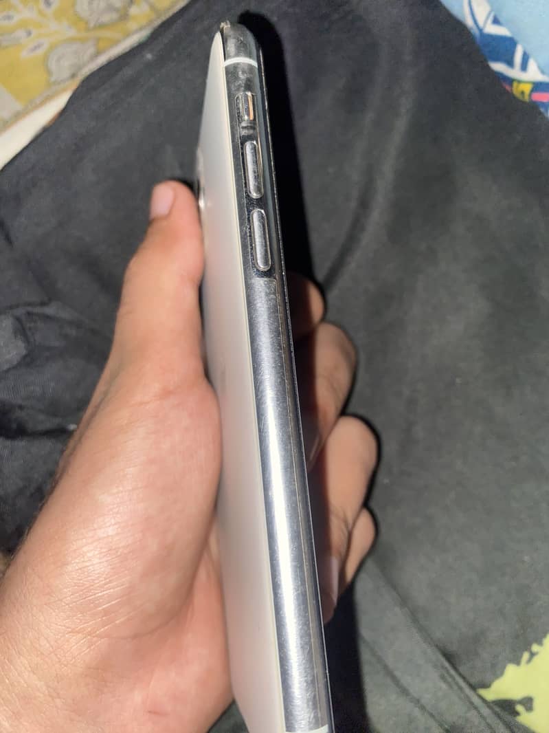 Apple iPhone 11 Pro 3