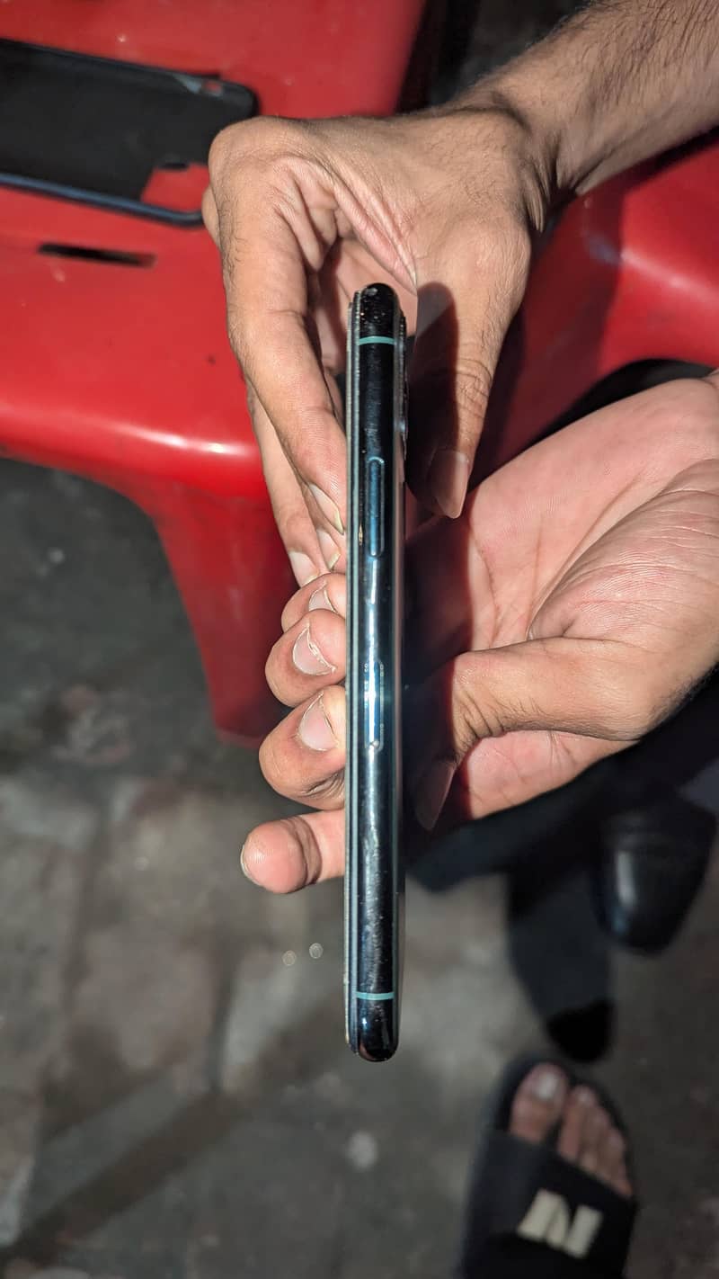 Apple iPhone 11 Pro 2