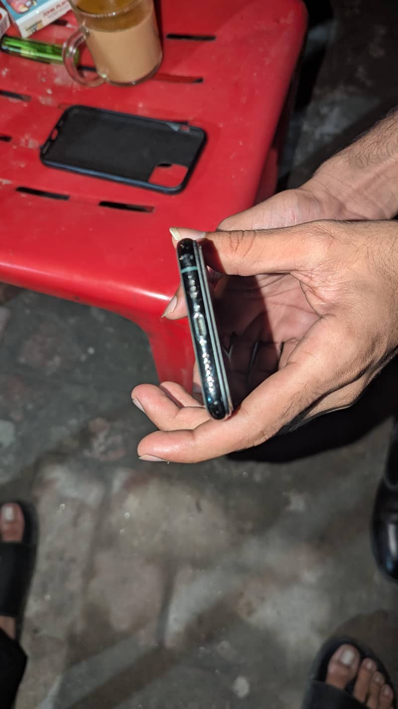 Apple iPhone 11 Pro 4