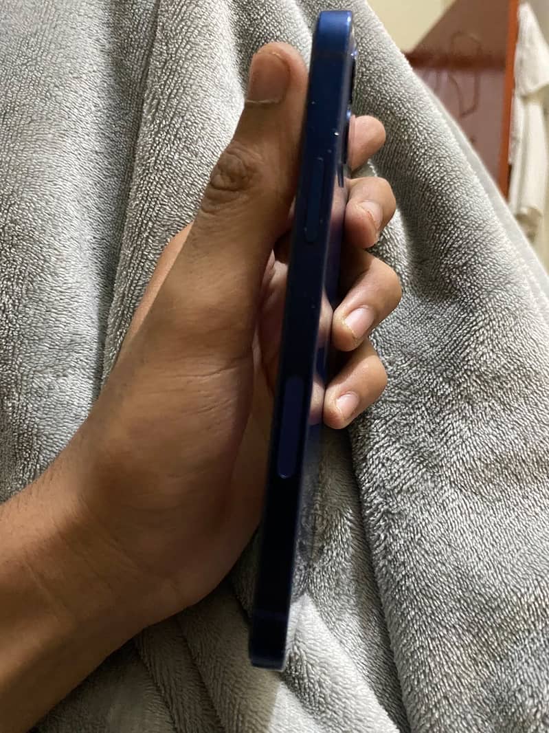 Apple iPhone 12 2