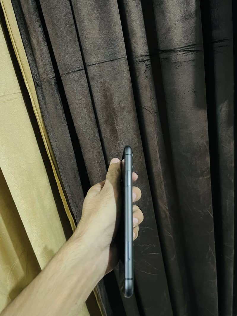 Apple iPhone 11 3