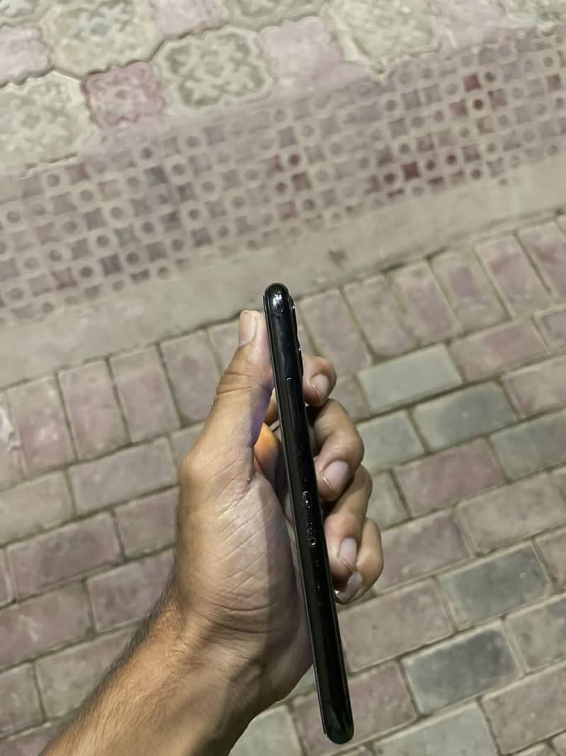 Apple iPhone 11 Pro 1