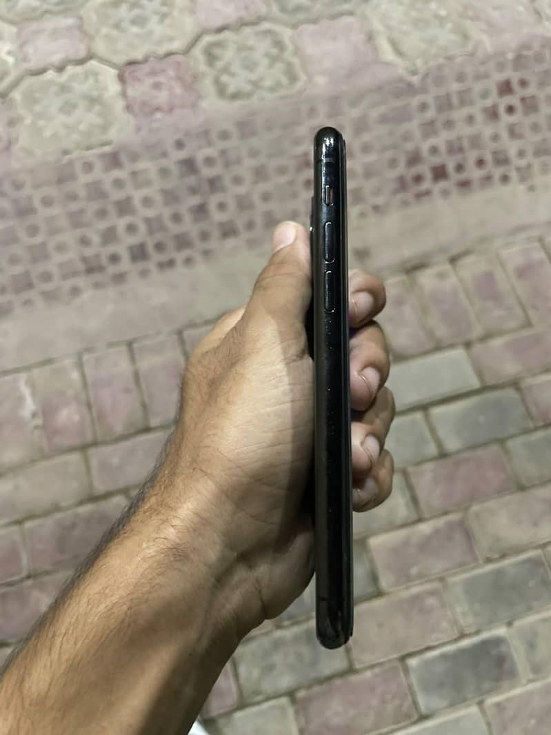 Apple iPhone 11 Pro 3