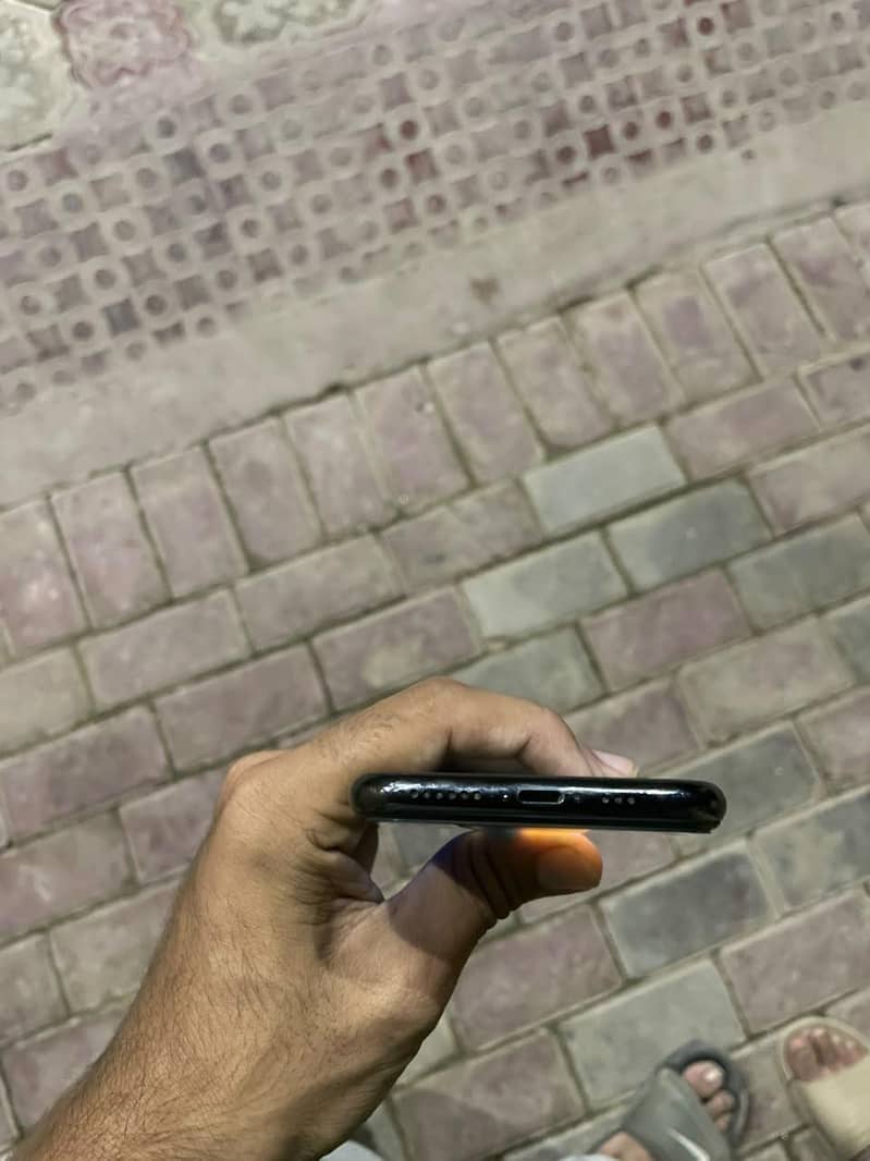 Apple iPhone 11 Pro 4
