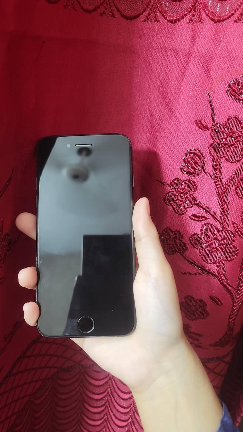 Apple iPhone 7 2