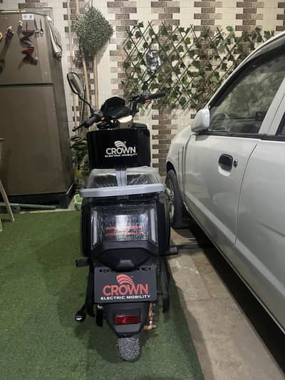 Crown firefly brand new 1200 watt motor one time charged only