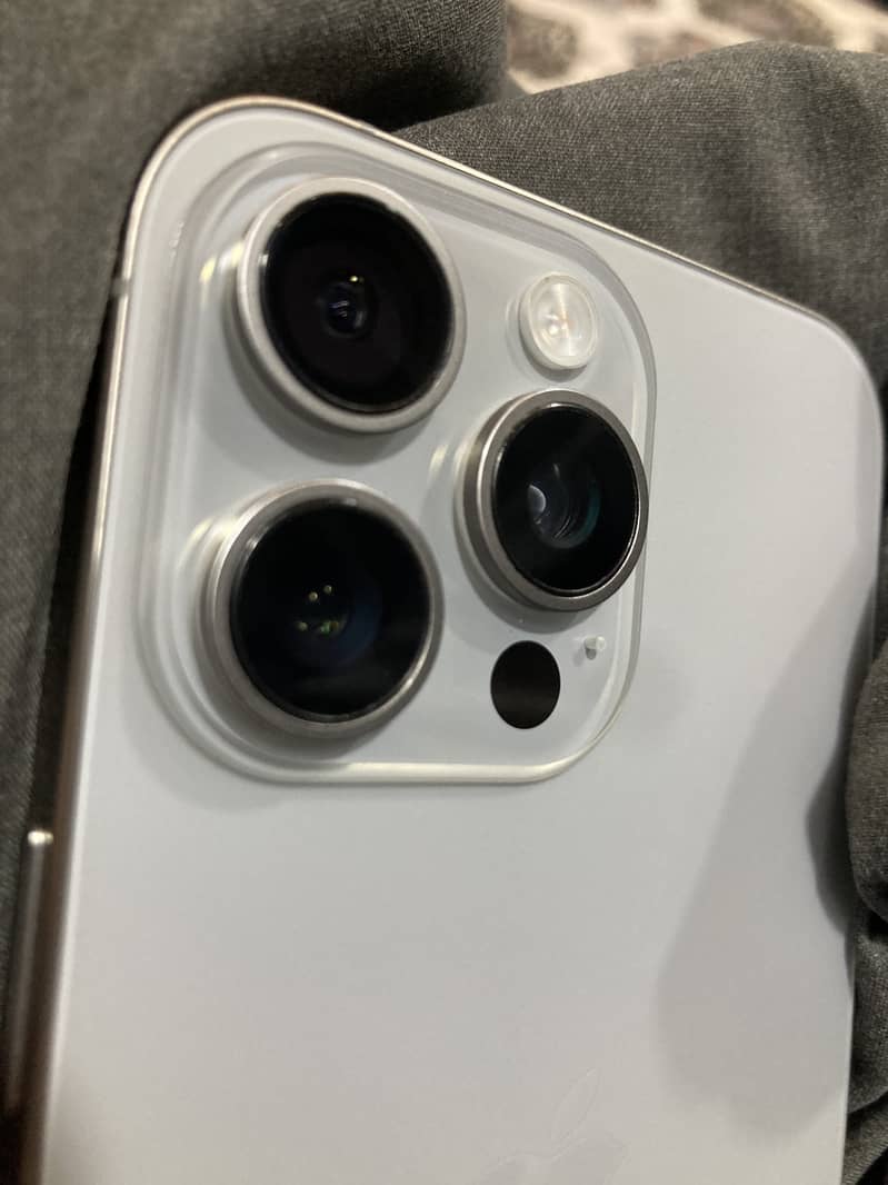 Apple iPhone 15 Pro Max 0