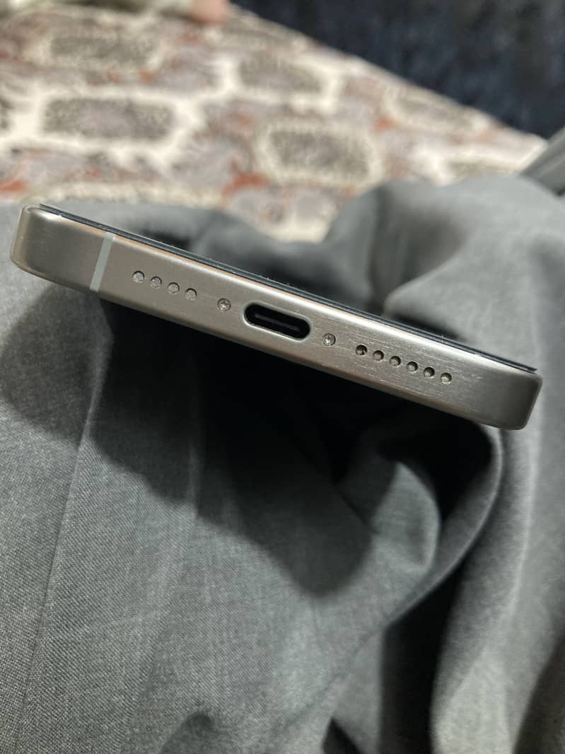Apple iPhone 15 Pro Max 3