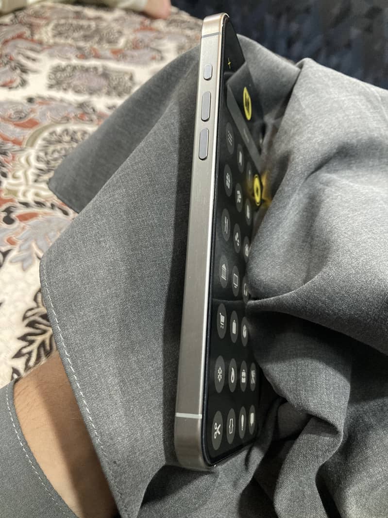 Apple iPhone 15 Pro Max 4