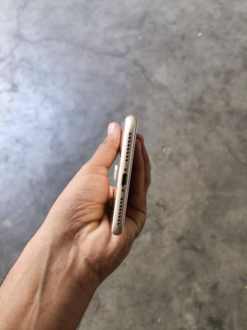 Apple iPhone 7 Plus 6