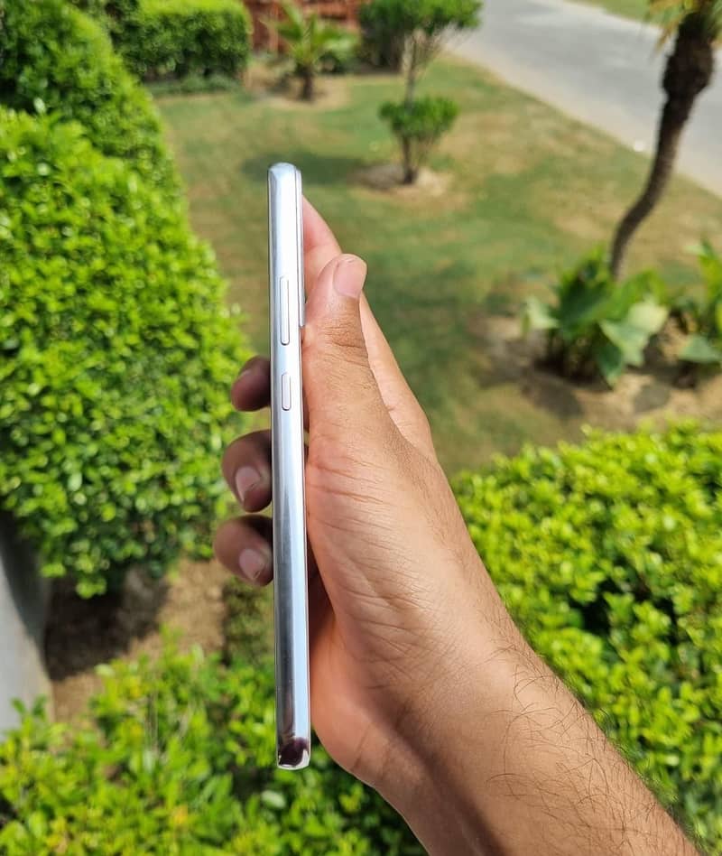 Samsung Mobile S22 Plus 2