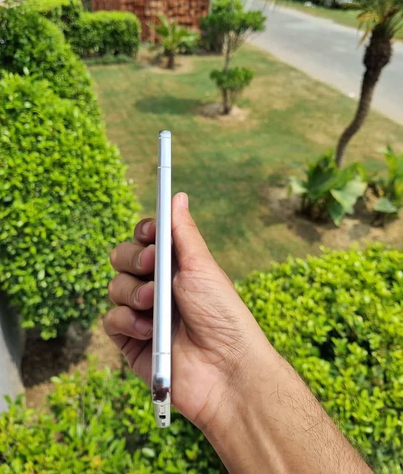 Samsung Mobile S22 Plus 4