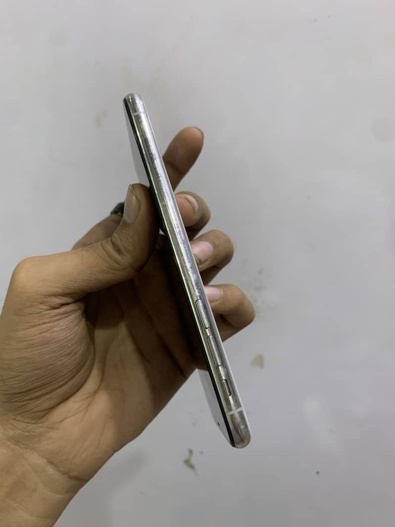 Apple iPhone X 4