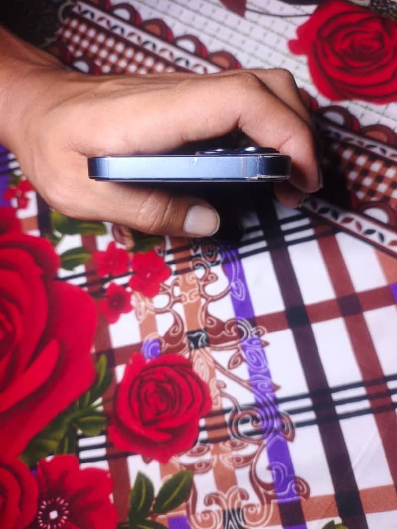 Apple iPhone 13 7