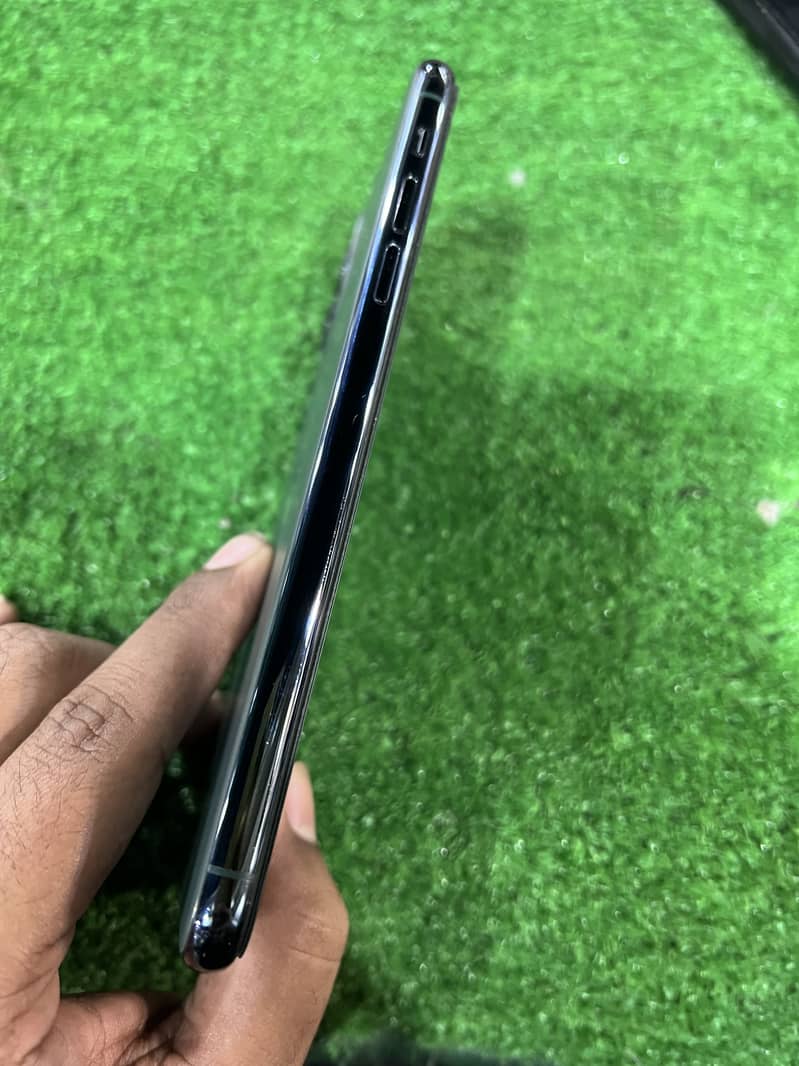 Apple iPhone 11 Pro Max 8