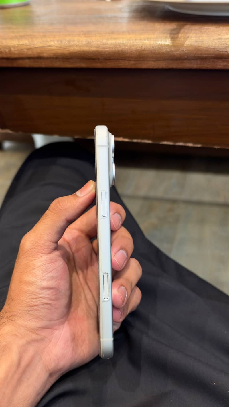 iPhone 17 pro max 4