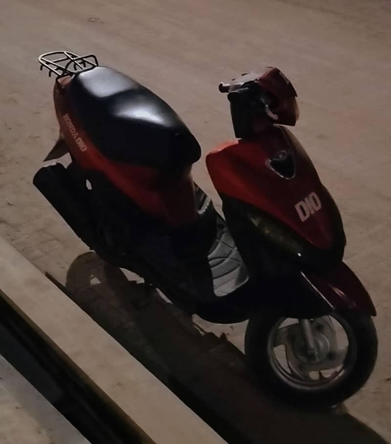Petrol scooty 0