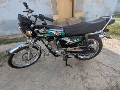 Honda cg 125 for sell, black color, model 2023