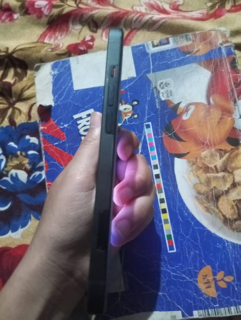 Apple iPhone 13 jv 4
