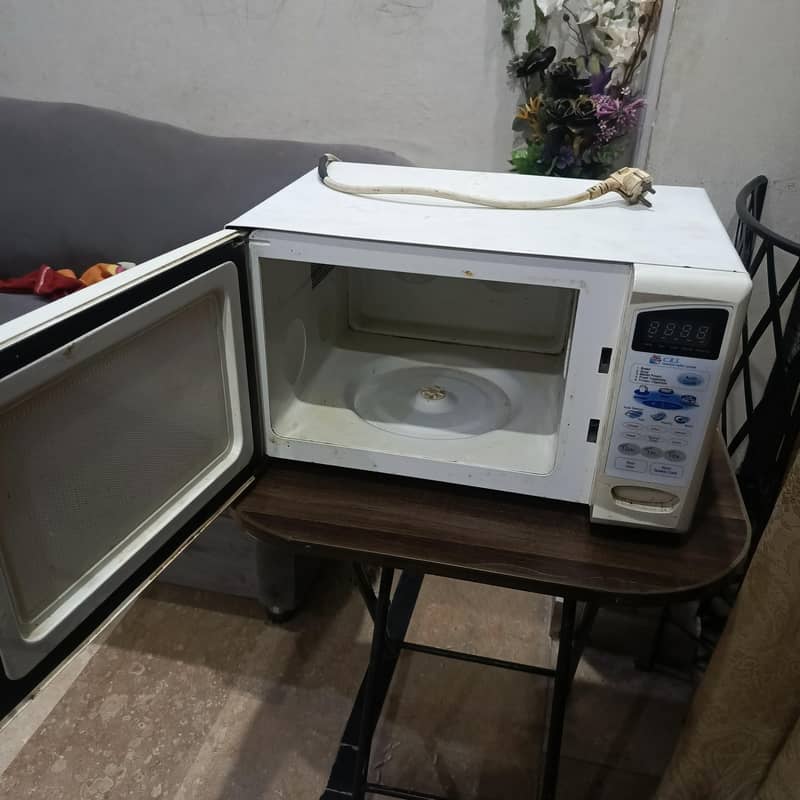 Dawlance Microwave 4