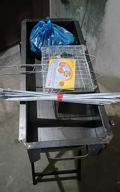 Barbeque full pakige setup very reasonable price. . 7 kg grill heavy. .