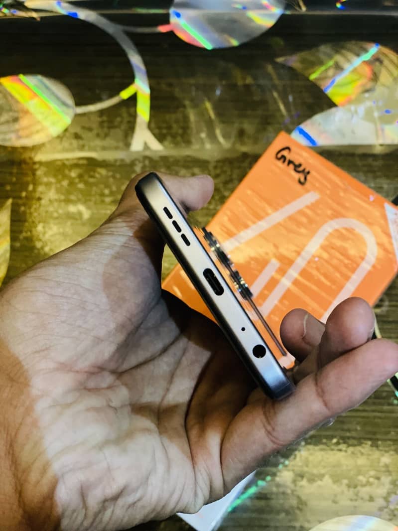 Tecno Spark 40 4