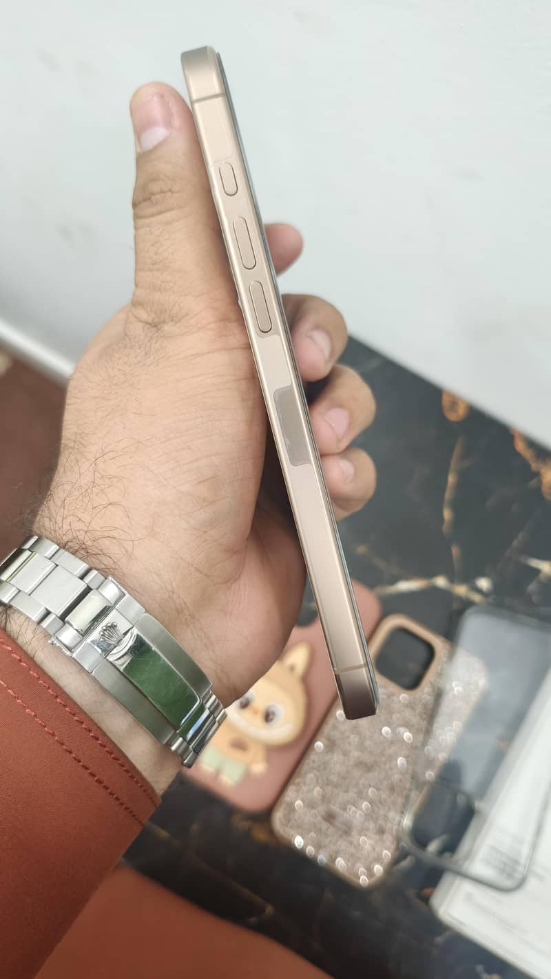 Apple iPhone 16 Pro Max JV 6