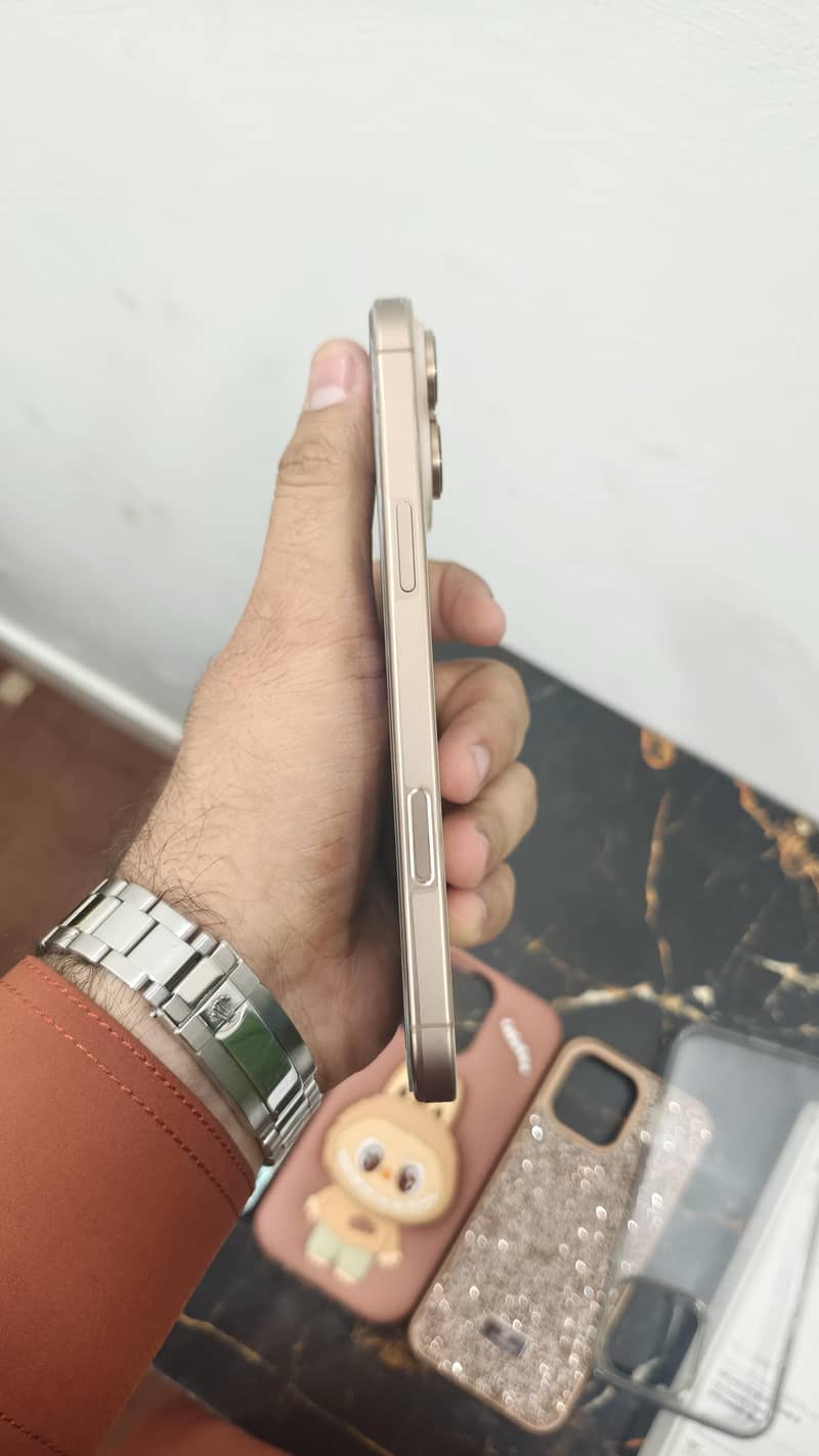 Apple iPhone 16 Pro Max JV 8