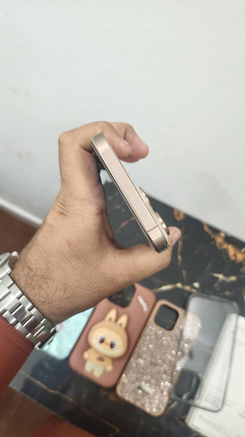 Apple iPhone 16 Pro Max JV 9