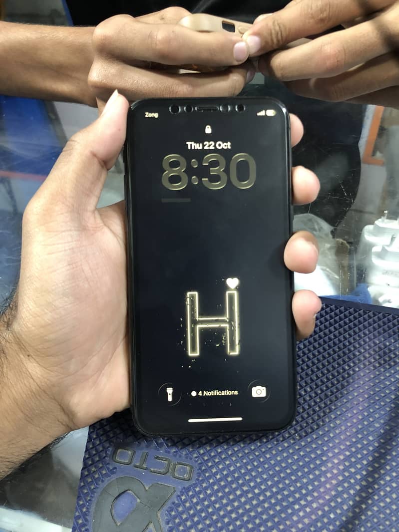 Apple iPhone 11 Pro 4