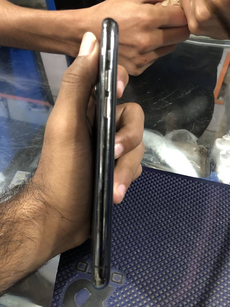 Apple iPhone 11 Pro 6