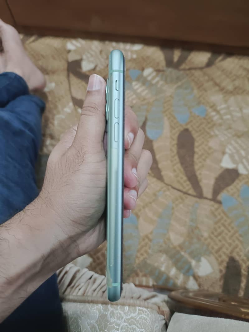 Apple iPhone 11 3