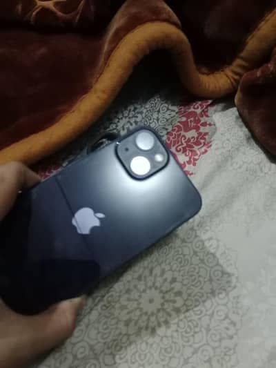 Apple iPhone 13
