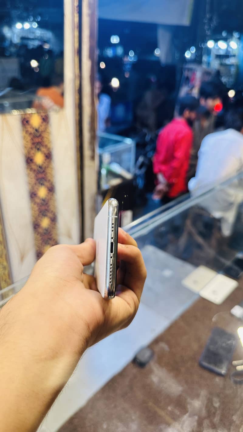 Apple iPhone 11 Pro 2