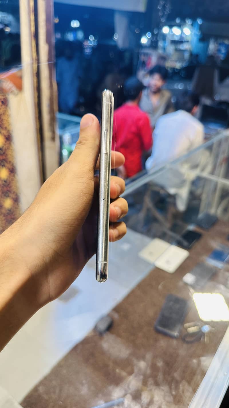 Apple iPhone 11 Pro 3