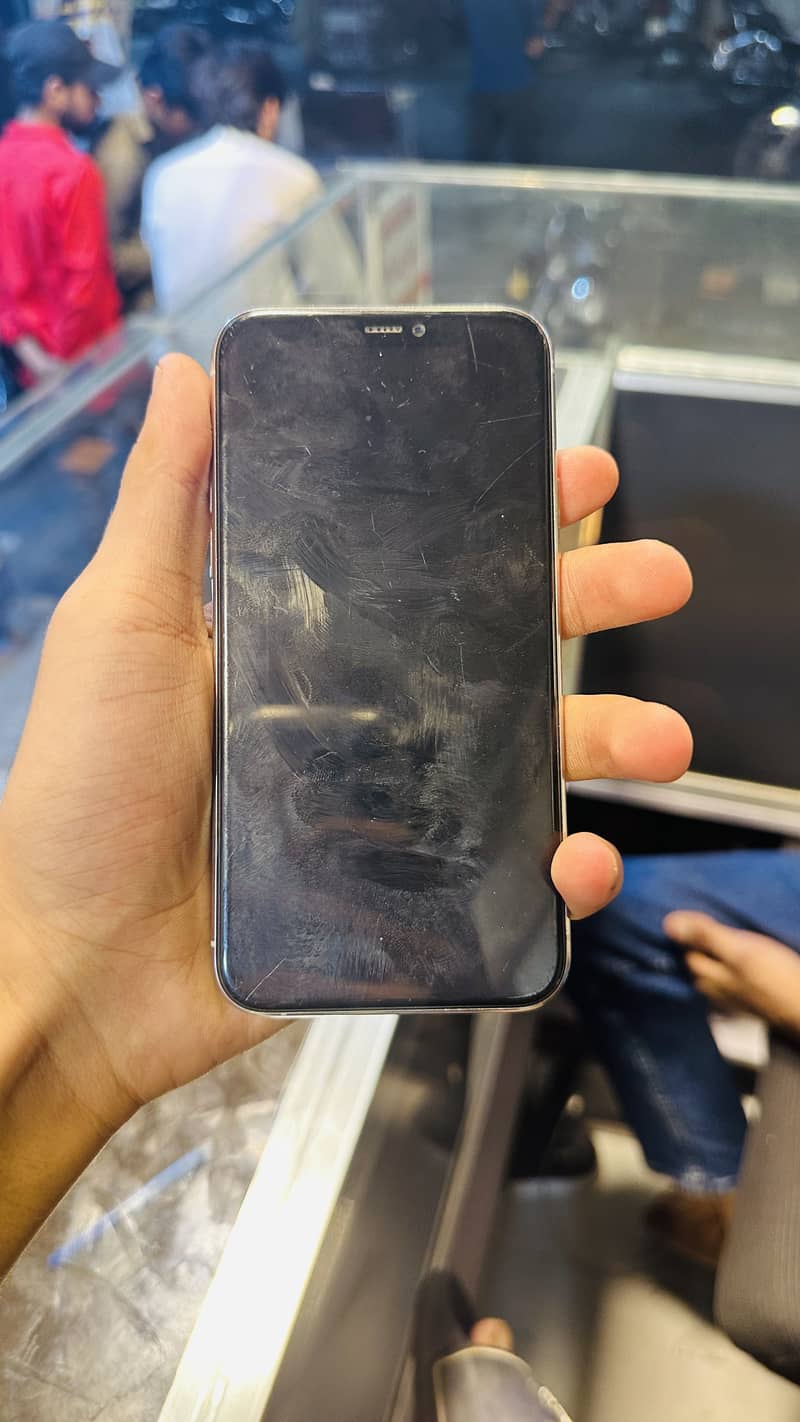 Apple iPhone 11 Pro 4