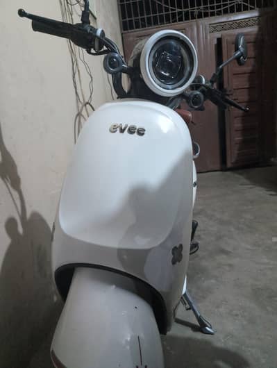 evee Lx 2026 model hai condition 10/10 hai battery 10/10 demand 155000