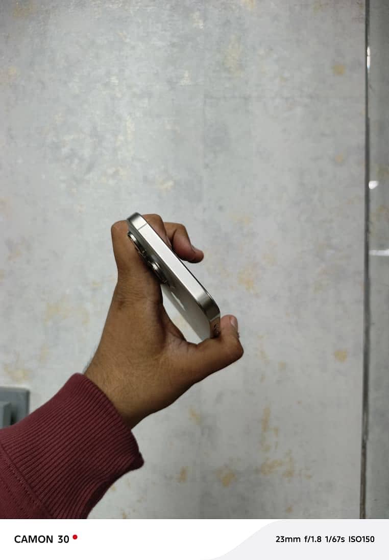 Iphone 16 pro max 4