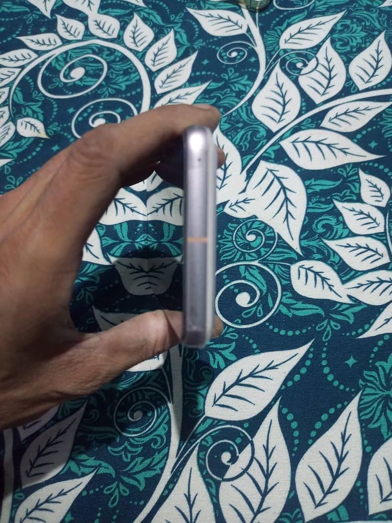 Google Pixel 8 4